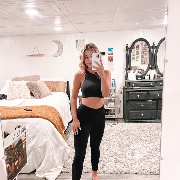 Lululemon Black Tye Mesh Leggings!! - Picture 11 of 11